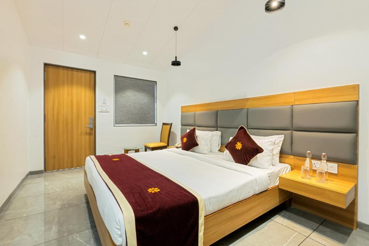 Gold Beach Villa Daman Εξωτερικό φωτογραφία